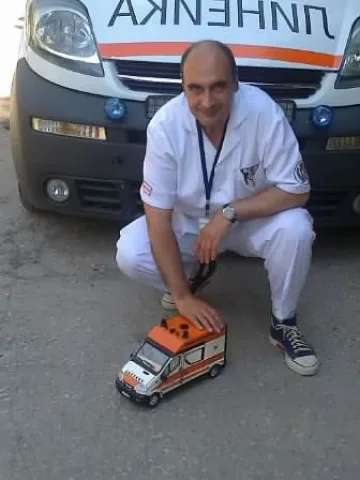 Дядо Коледа, трябва ни спешна помощ