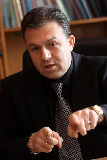 Ексшефът на затворите съди Ковачева