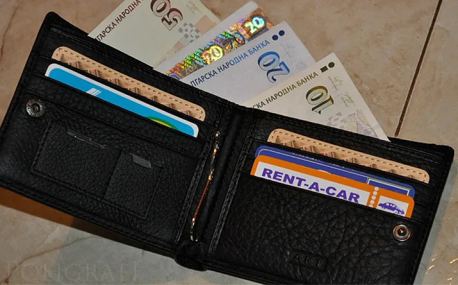 Петокласници върнаха портфейл с 2 бона