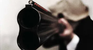 Баба продава пушка в бакалия