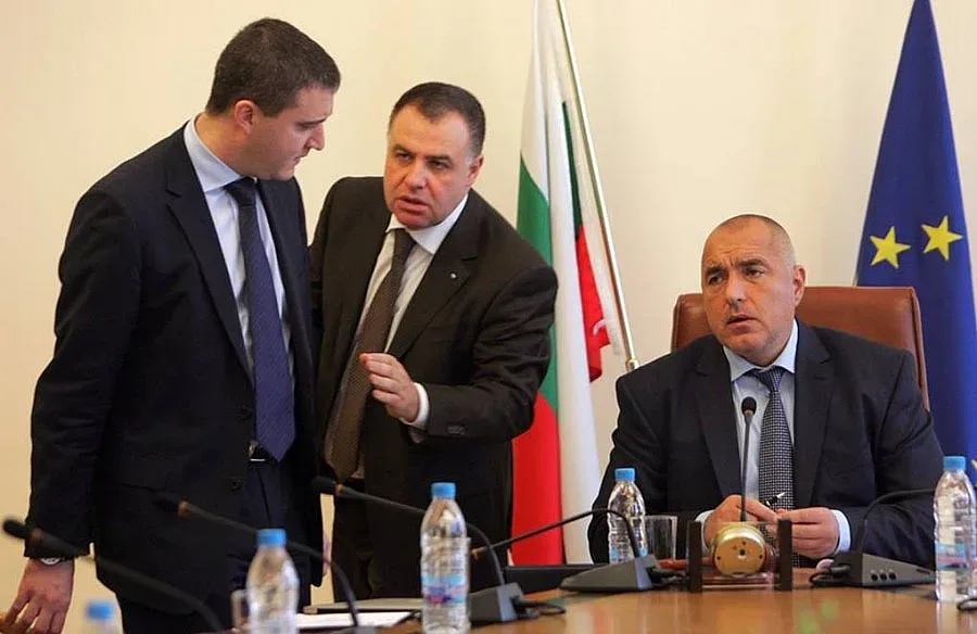 Дянков реже секретарки на властта