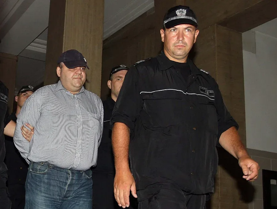 Чеци чете ужаси зад решетките