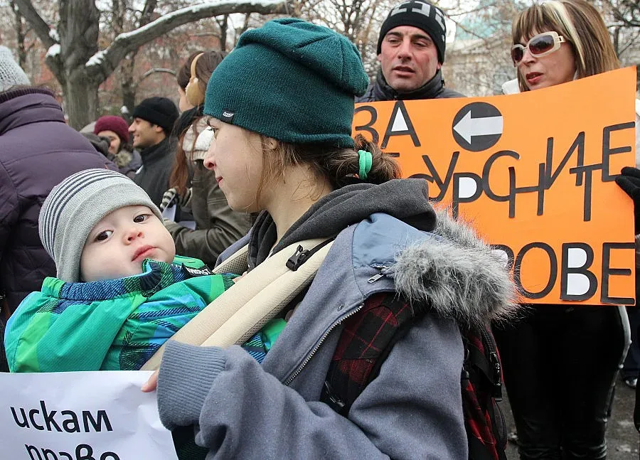 Синодът скочи на забавачките