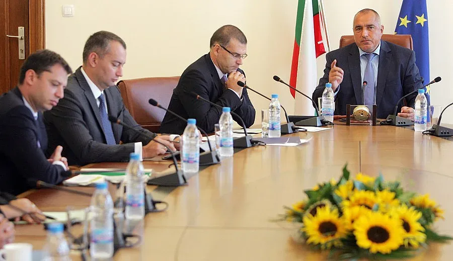 Властта развърза чувала