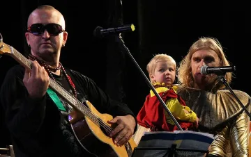 Коцето–Калки и Дони пеят за Коледа