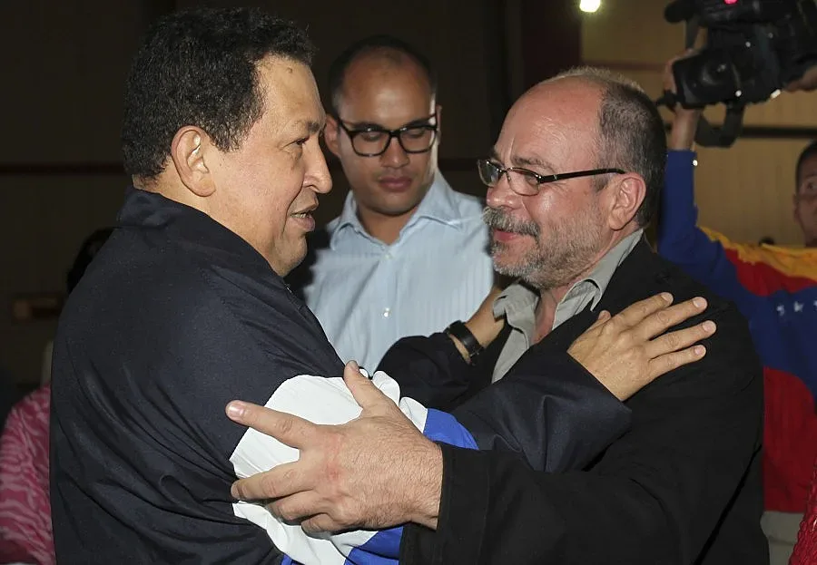 Вещаят край на Чавес и Мандела