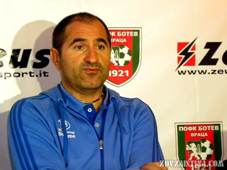 Кадър на "Наполи" напусна врачани