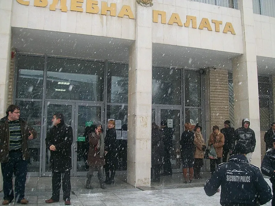 Бомба прати "Бербатова" в мазето