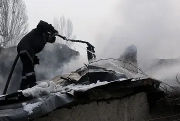 Пожар остави дом без топло