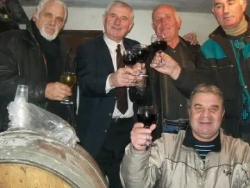 Винената партия взема властта с конгрес