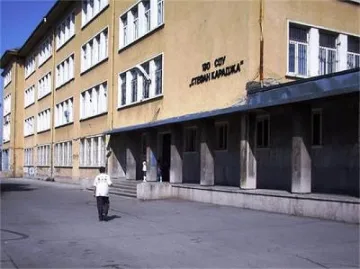 Съд и уволнение за пияната учителка