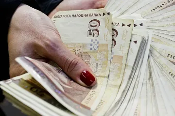 Хазната пак на червено  