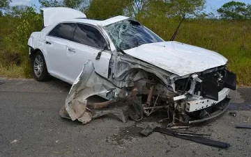 Футболист затри двама колоездачи в катастрофа