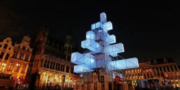 Демонтират металната елха в Брюксел