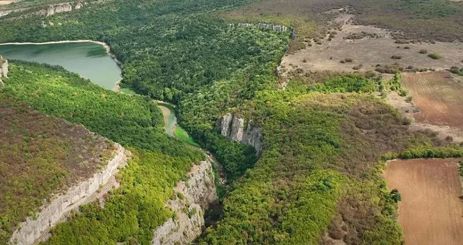 Красиво място смрази хората. Водата изчезна