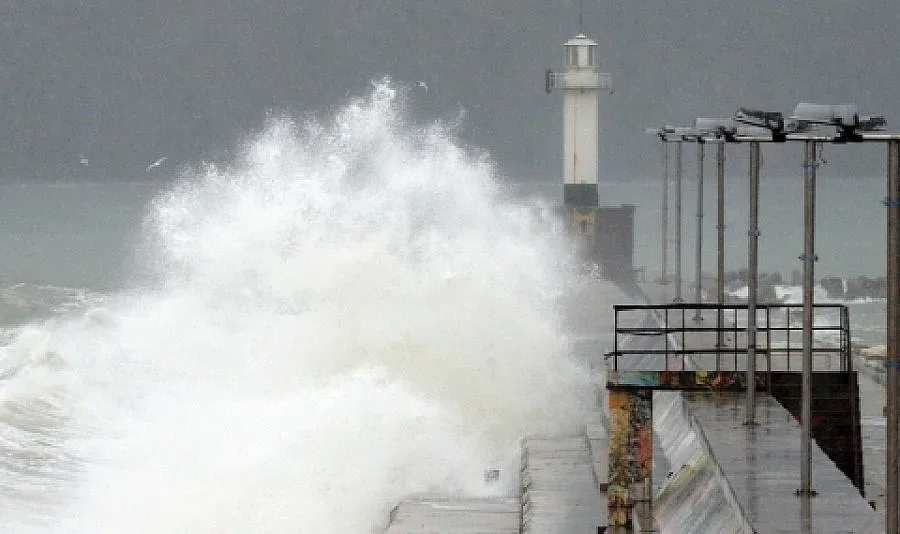 Затвориха пристанището във Варна