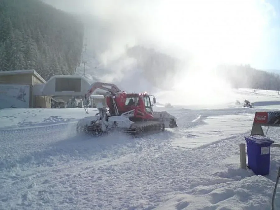 Студенти откриха ски сезона в Банско