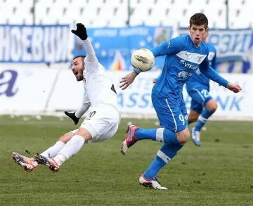 "Левски" отнесе "Славия"