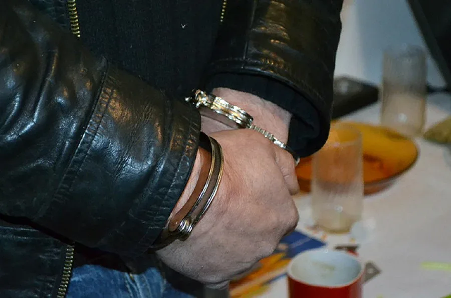 Наркодилър скача с пищов на бопаджии