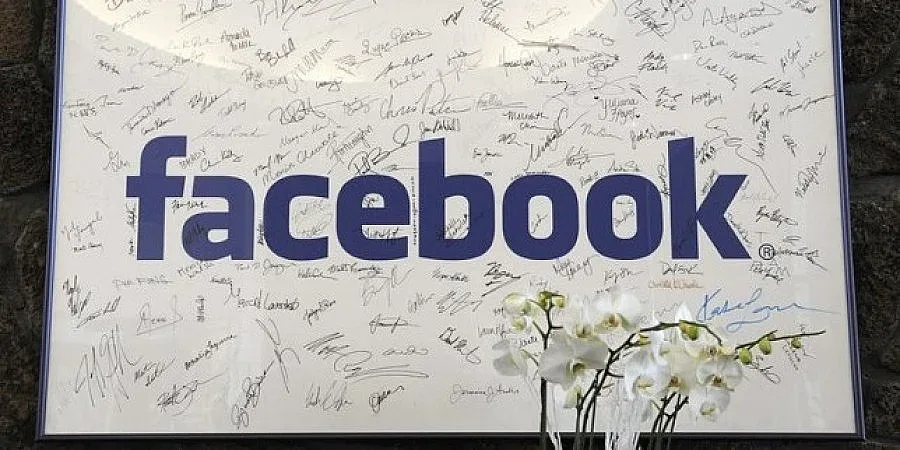Полиция тараши във "Фейсбук"