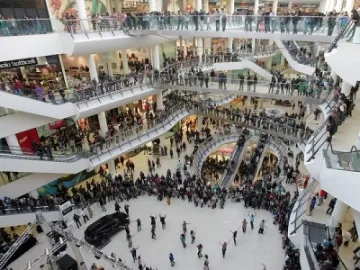 Новият мол се пропука    