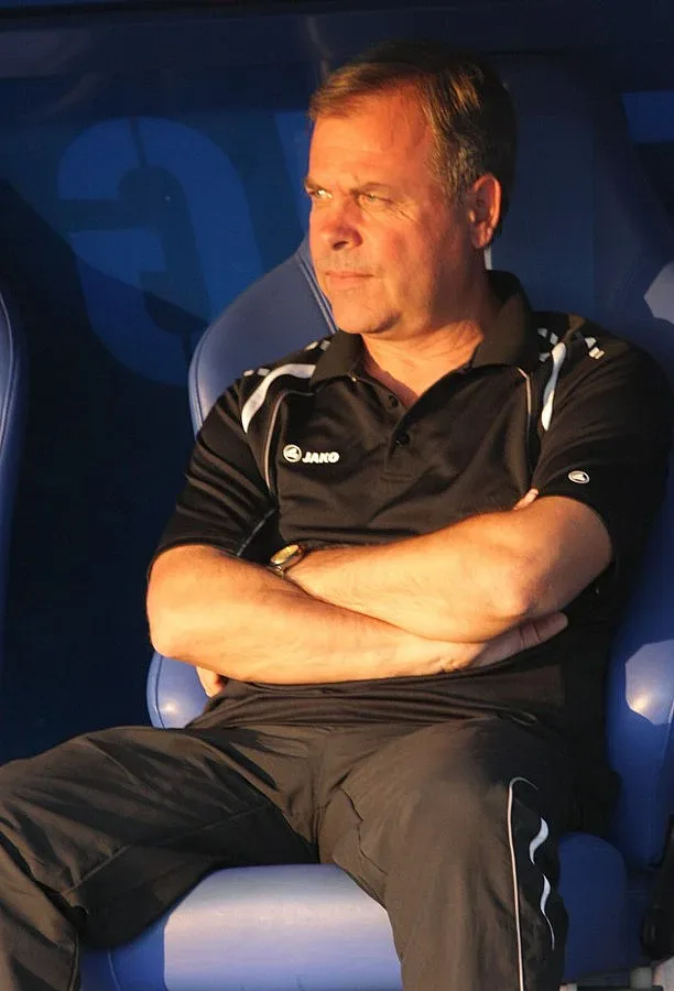 Двама нови подсилват "смърфовете"