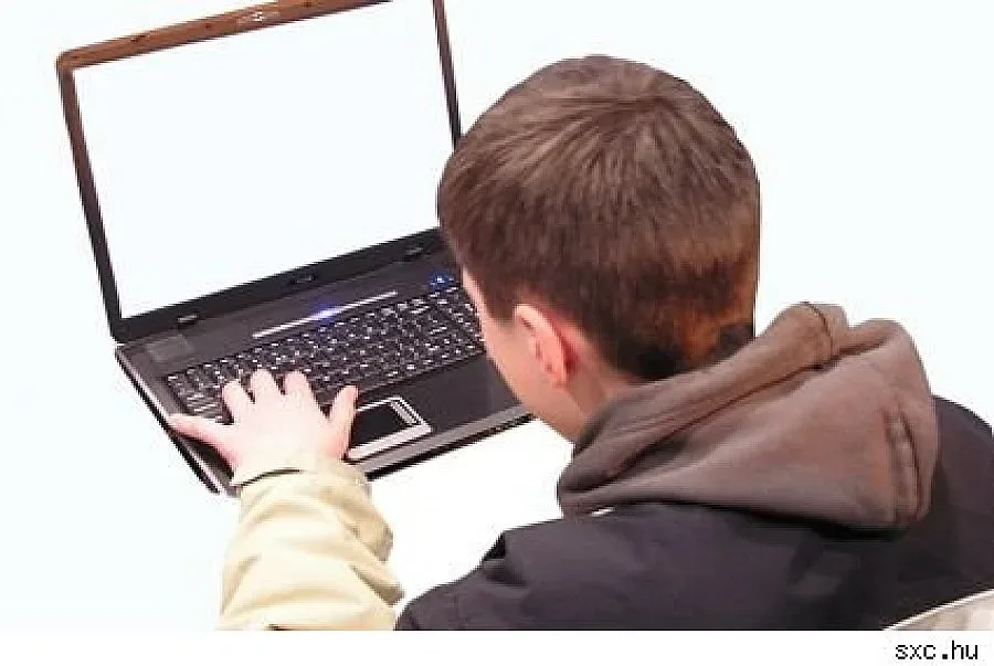 Батко ловил момченца за секс в нета