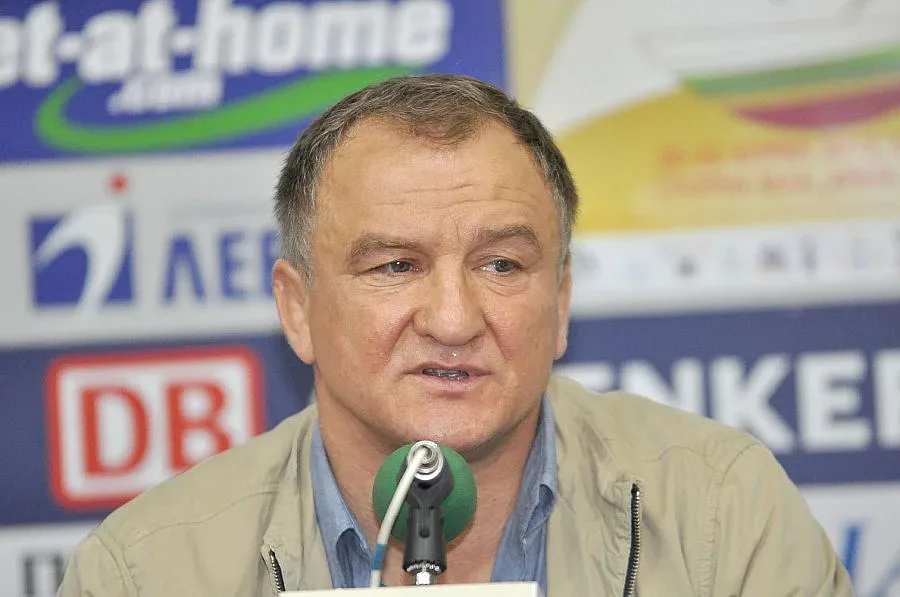 Симо Щерев остава да тренира Станка