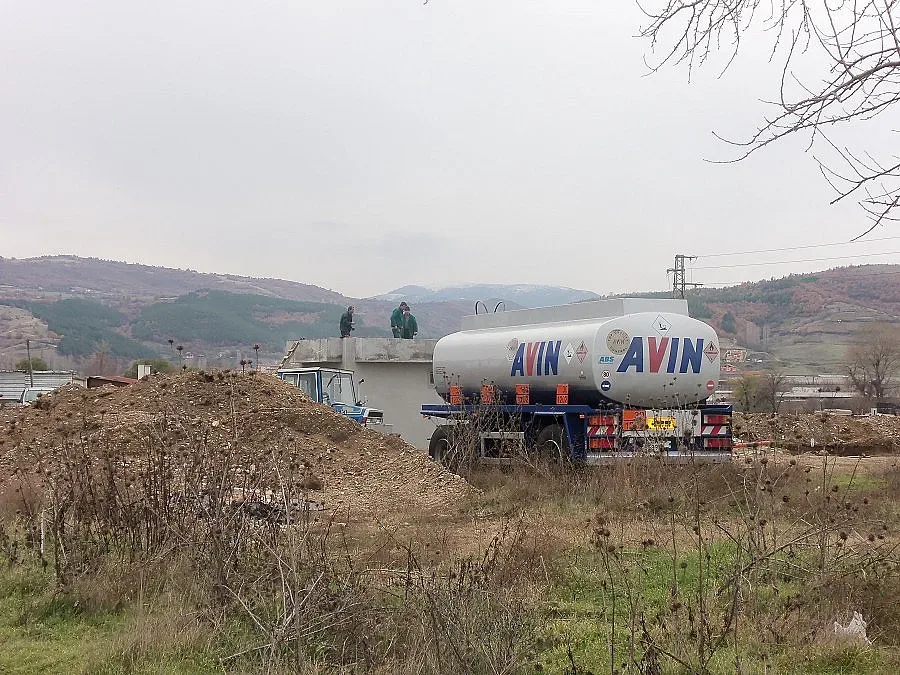 Нелегална бензиностанция подбива цените