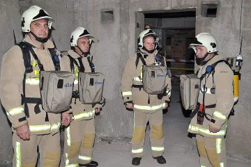 Французин показа новите костюми на спасителите