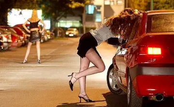 Наша маман върти бардак в Гърция