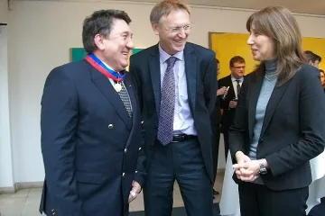 Човек на Доган вика научни асове срещу кризата  