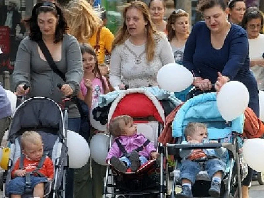 Майки отново на бунт