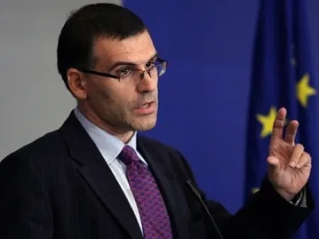 Пияници в парламента вбесиха Дянков