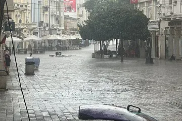 Буря помете Пловдив. Улиците станаха реки