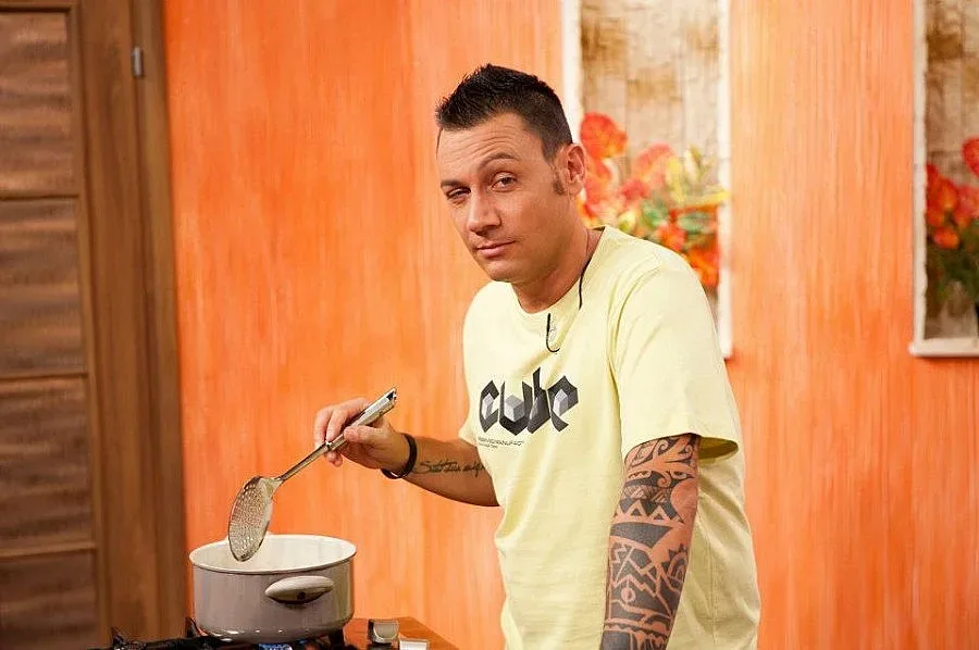 Ути готви 70-килограмов сом на Никулден