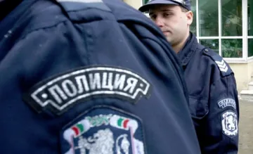 Шестокласничка подлуди полицията с бомба менте