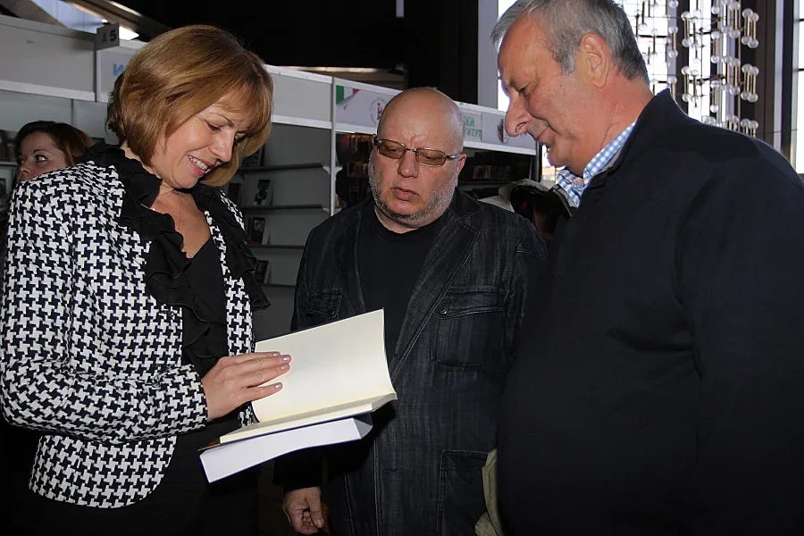 Фандъкова с автограф от Матанов