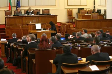 Вот на недоверие след референдума