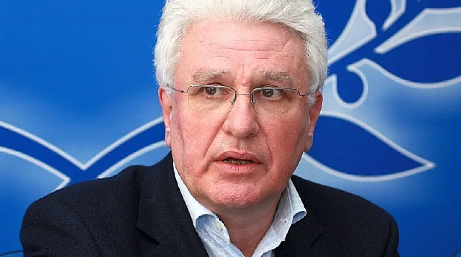 Вот на недоверие след референдума