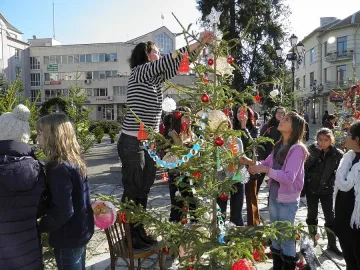 "Булевард на елхите" грейва в Разлог