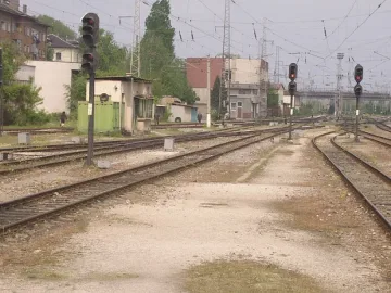 Започват ремонти между гарите Михайлово и Калояновец