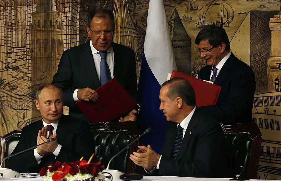 Лавров си тръгнал с гипс от Истанбул