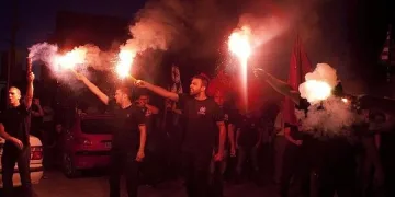 Хвърлиха бомба в сградата на гръцка партия