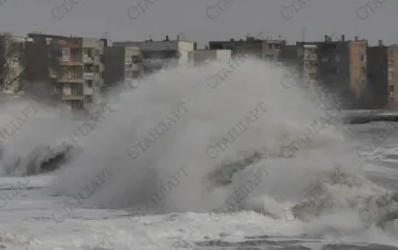 Вадят с въже робинзоновци от морето