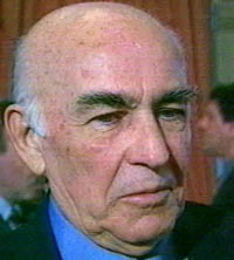 Вдигат статуя на Мичмана на "Витошка"