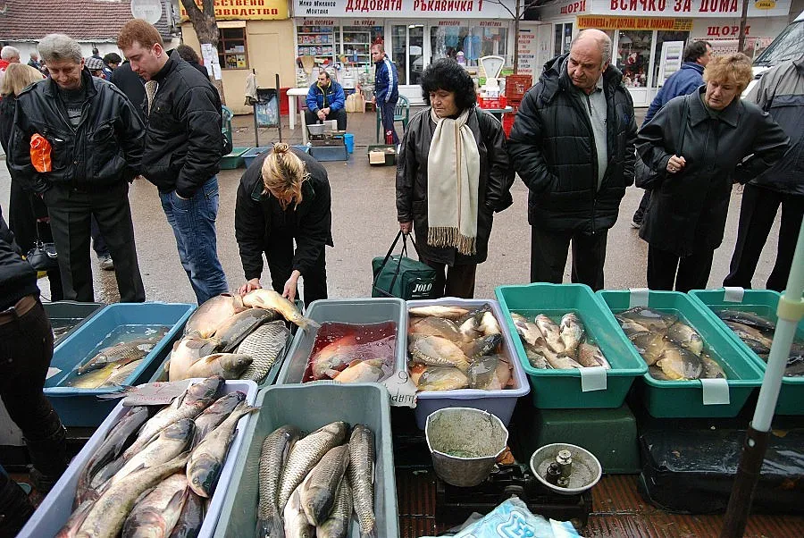 Свалят цената на рибата преди Никулден