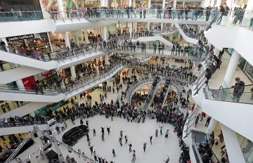 Бой за евтини дрехи в "България"