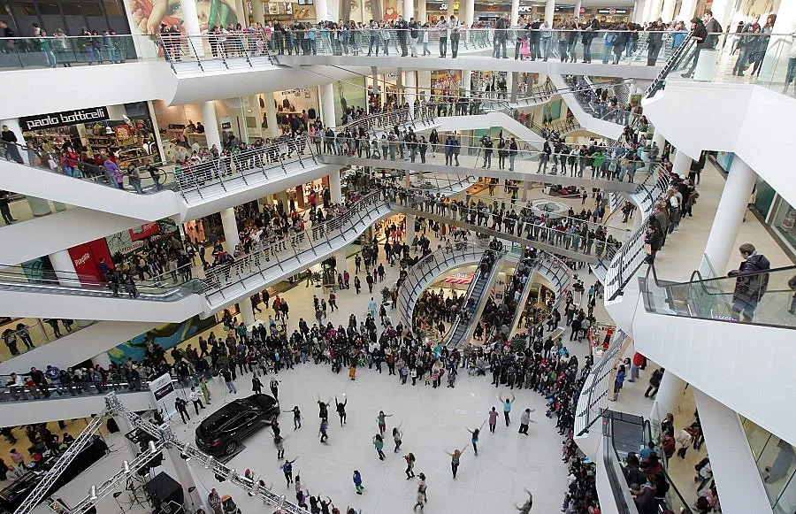 Бой за евтини дрехи в "България"