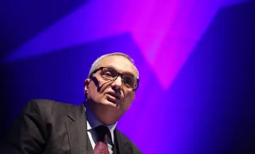 Командира си заплю София